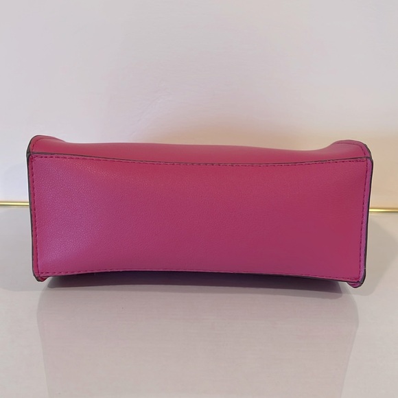 Elizabeth Arden NY Pink Makeup Bag. - Picture 5 of 11